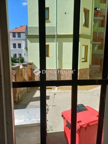 Kiadó átlagos állapotú lakás - Pécs - Fotó 3