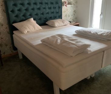 Ljus och välplanerad villa med storslagen utsikt i Köping! - Foto 3