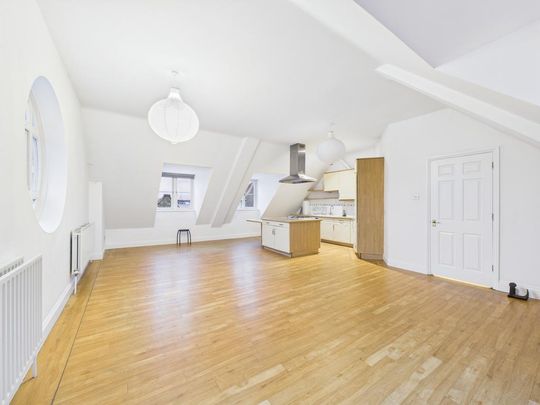 2 bedroom penthouse to rent - Photo 1