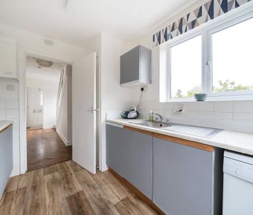 3 bedroom semi-detached house to rent - Photo 6