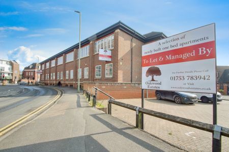 1 bed flat to rent in Station Road, Egham, TW20 - Photo 4