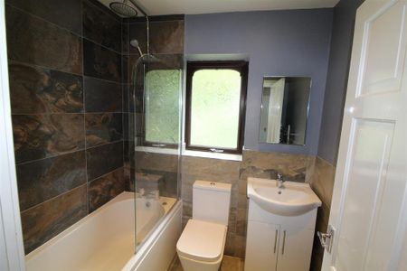 3 bedroom terraced house to rent - Photo 3