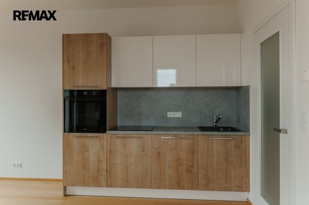 Pronájem bytu 1+kk v osobním vlastnictví 35 m², Praha 9 - Hrdlořezy - Фото 1