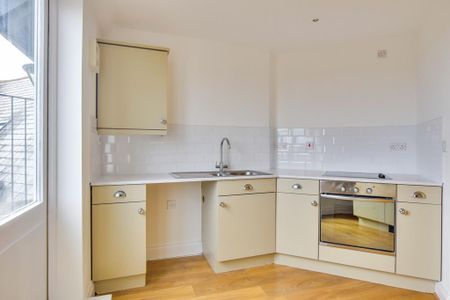 2 bedroom penthouse to rent - Photo 2