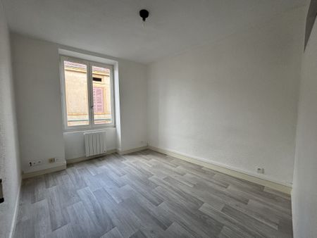 Location Appartement 2 pièces 50m² CHARLIEU 42190 - Photo 4