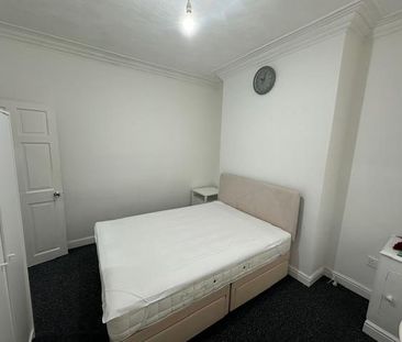 4 bedroom terraced house to rent - Photo 4