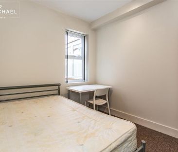 6 bedroom terraced house to rent - Photo 1