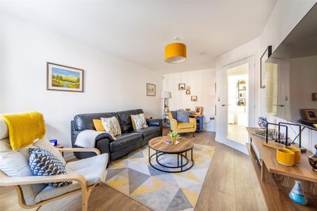 3 bedroom semi-detached house to rent - Photo 2