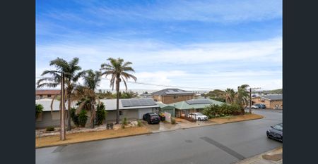 Stylish Modern Living with Space for the Whole Family - Photo 5