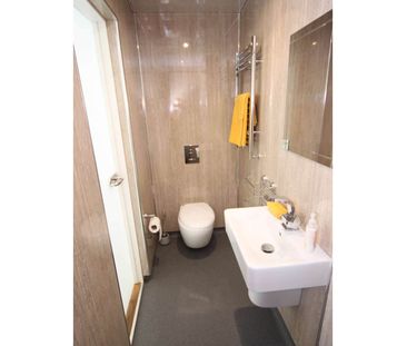 High Specification En-Suite Student Accommodation - A female house ... - Photo 4