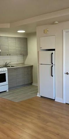 1 1/2 rénové et chauffé à Dorval près des services - Photo 1
