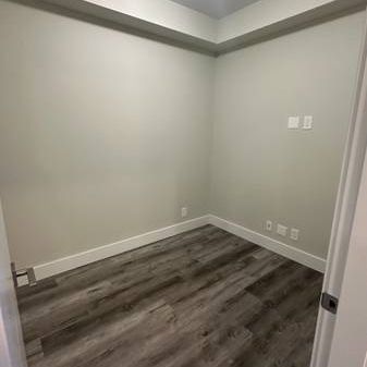 1 bedroom + den - Photo 1