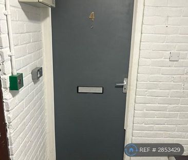 3 bedroom flat to rent - Photo 3