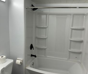 For Lease - 155 Highland Crescent Unit# Lower, Toronto, Ontario - Photo 2