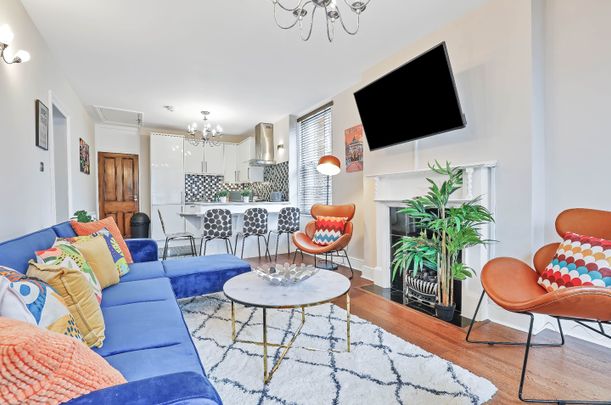 3 Bed Flat, East Street, BN1 - Photo 1