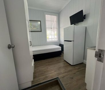 2 Thornbury Street, Spring Hill, Qld 4000 - Photo 1