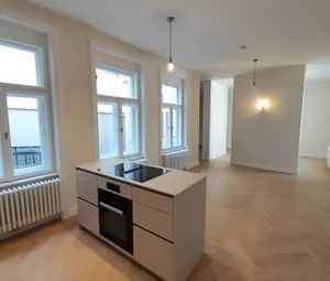 MODERNE ALTBAUMIETE MIT KLEINEM BALKON - INNENHOFLAGE - Photo 2