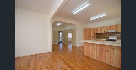 Well Presented Family Home!! - Photo 4