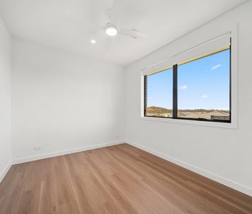 Spacious Family Living with Alfresco Entertaining & Double Garage - Photo 6