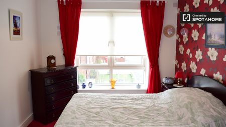 Room to rent in 4-bedroom house in Balgriffin, Dublin - Photo 2