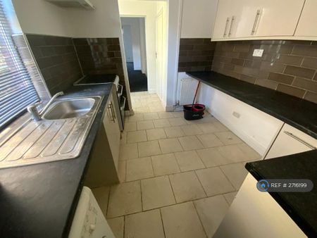 3 bedroom terraced house to rent - Photo 5