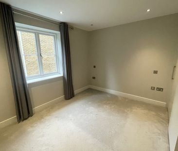 Epsom Road, Guildford, Surrey, GU1 - Photo 1