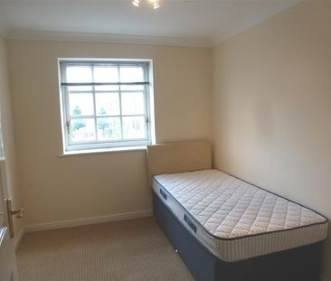 Albany Gardens, Colchester - Photo 3