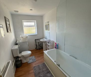 Room in a Shared House, Nesbitt Road, BN2 - Photo 6