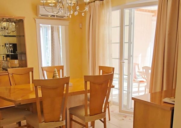 FOR RENT: SPACIOUS AND ELEGANT VILLA IN MORAIRA with 4 bedrooms for LONG TERM