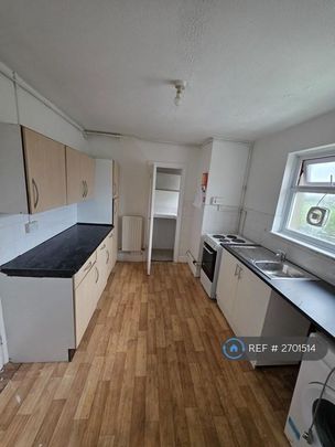 3 bedroom flat to rent - Photo 1