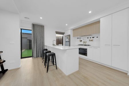 Stylish and conveniently located! - Photo 4