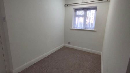 2 bed flat to rent - Photo 4