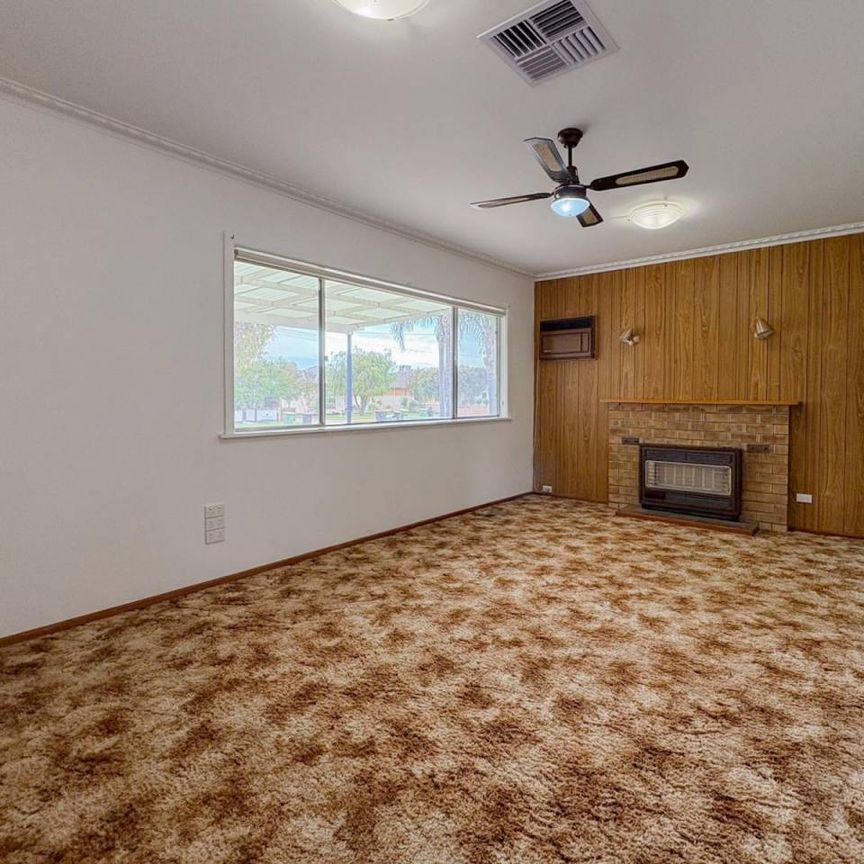 Comfortable Family Living on Ashton Street - Photo 1