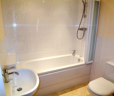 Cedar Close, Old Stratford, Milton Keynes, MK19 - Photo 2