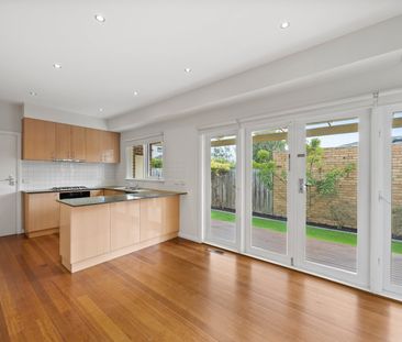33 Mernda Avenue, Glen Iris VIC 3146 - Photo 2