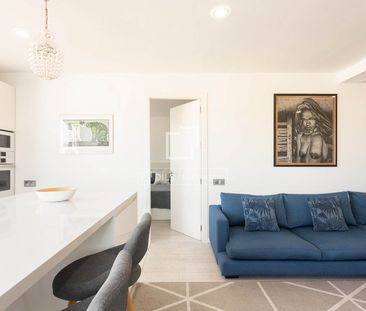 Excellent 2 Bedroom Penthouse with 1m² terrace for rent in Poble Se... - Photo 5