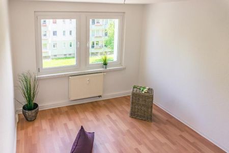 Ruhig gelegene 3-Raum-Wohnung mit Tageslichtbad - Photo 2