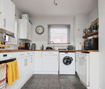 A wonderful opportunity to rent this 3-bed, semi detached property ... - Photo 3
