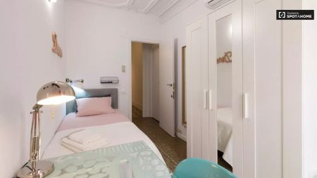 Room for rent in 7-bedroom apartment in Barcelona - Foto 5