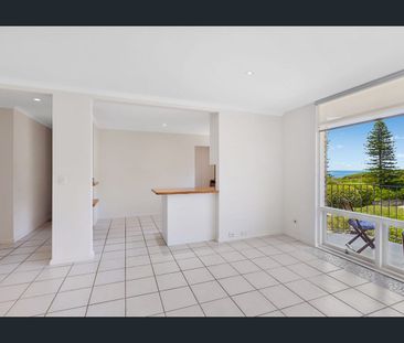 Modern Beachside Apartment in Prime Newport Location - Photo 5