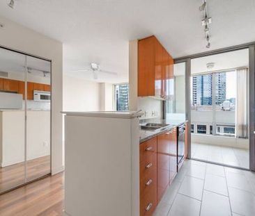 Downtown West End Highrise 1BR1Bath 1 Den - Photo 1