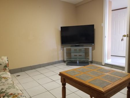 For Lease - 84 Denbigh Crescent, Toronto, Ontario - Photo 3