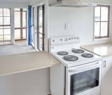 NICE AND FRESH TWO BEDROOM UPSTAIRS TOWNHOUSE: - Photo 2