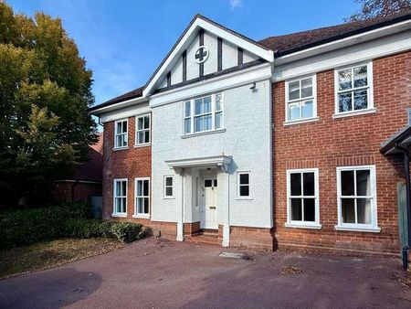 Queens Acre, Windsor, SL4 - Photo 2