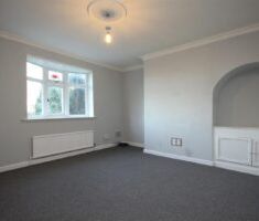 2 BEDROOM House - Semi-Detached - Photo 2