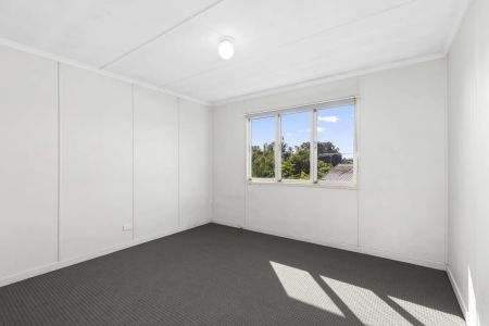 Neat & Tidy Unit in Stafford Heights - Photo 2