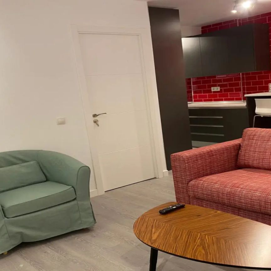 Room in a shared 4-bedroom apartment for rent in Campamento, perfect for professionals and students - Foto 1