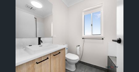 Contemporary Comfort in a Family-Friendly Neighbourhood - Photo 4