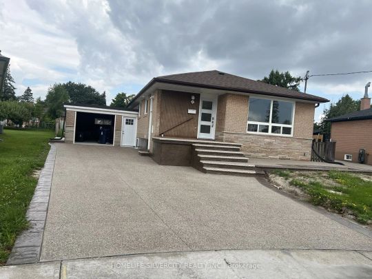 Detached Home For Lease | W9254233 - Photo 1