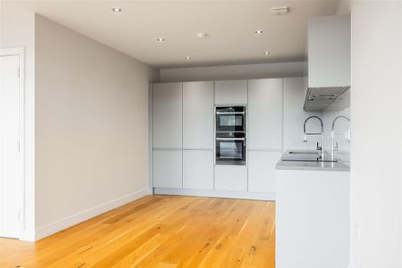 2 bedroom penthouse to rent - Photo 4